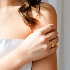 POISE KNOT COCKTAIL RING - GOLD