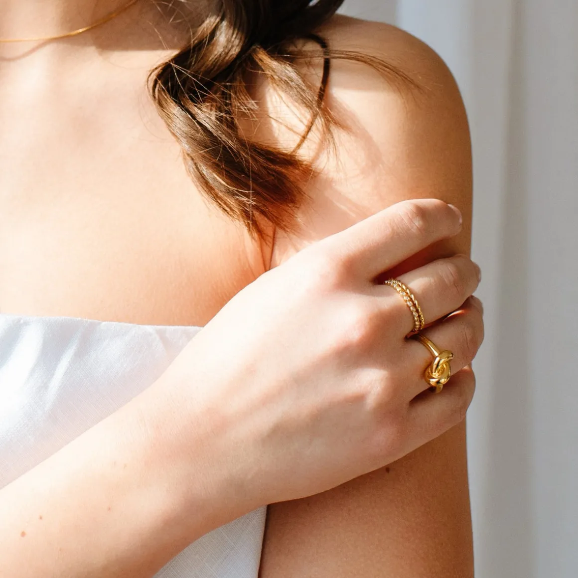 POISE KNOT COCKTAIL RING - GOLD