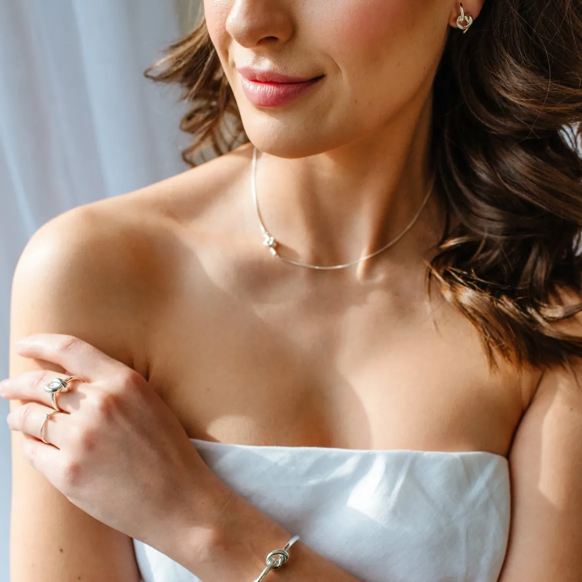POISE KNOT COCKTAIL RING - SILVER
