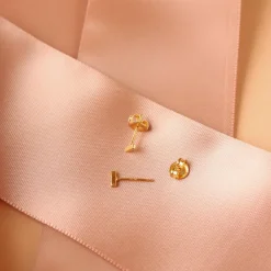 TINY POISE BAR STUDS - GOLD