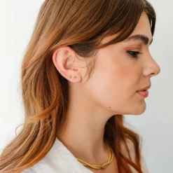 TINY POISE BAR STUDS - GOLD