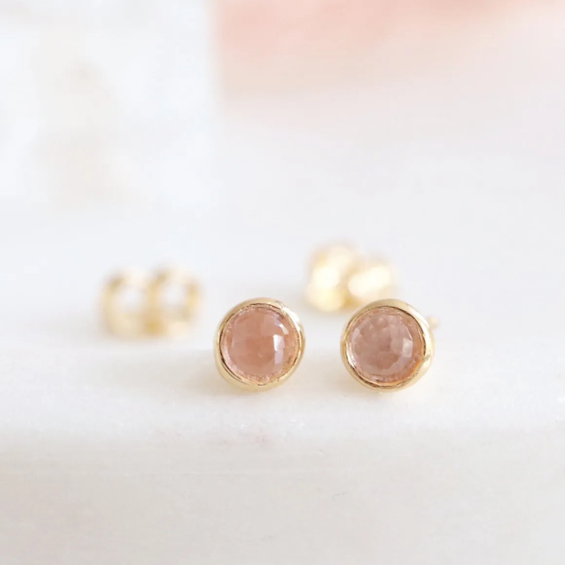 TINY PROTECT STUD EARRINGS - PINK QUARTZ & GOLD