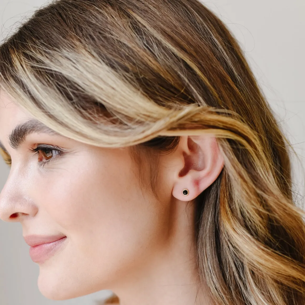 TINY PROTECT STUD EARRINGS - BLACK ONYX & GOLD