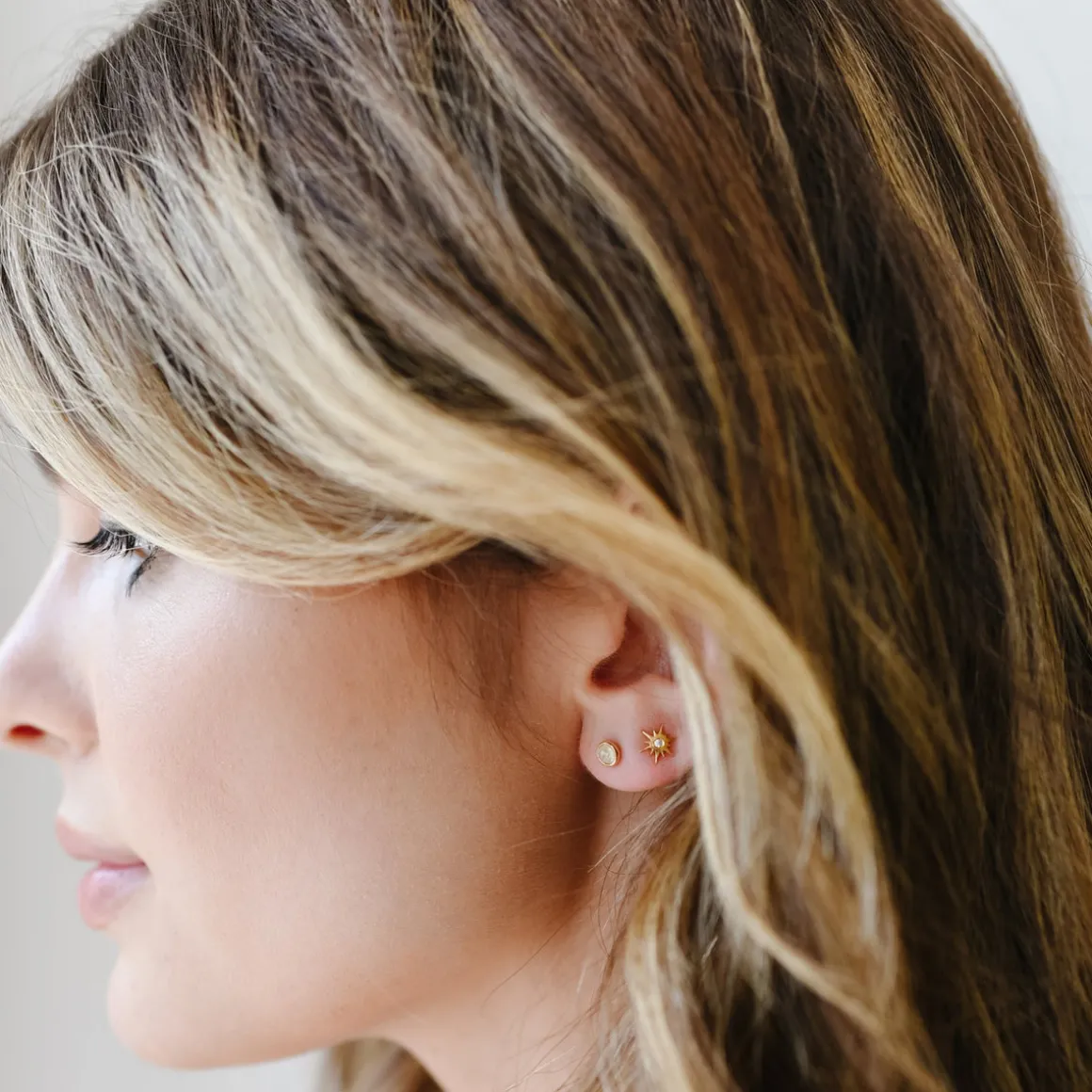 TINY PROTECT STUD EARRINGS - RAINBOW MOONSTONE & GOLD