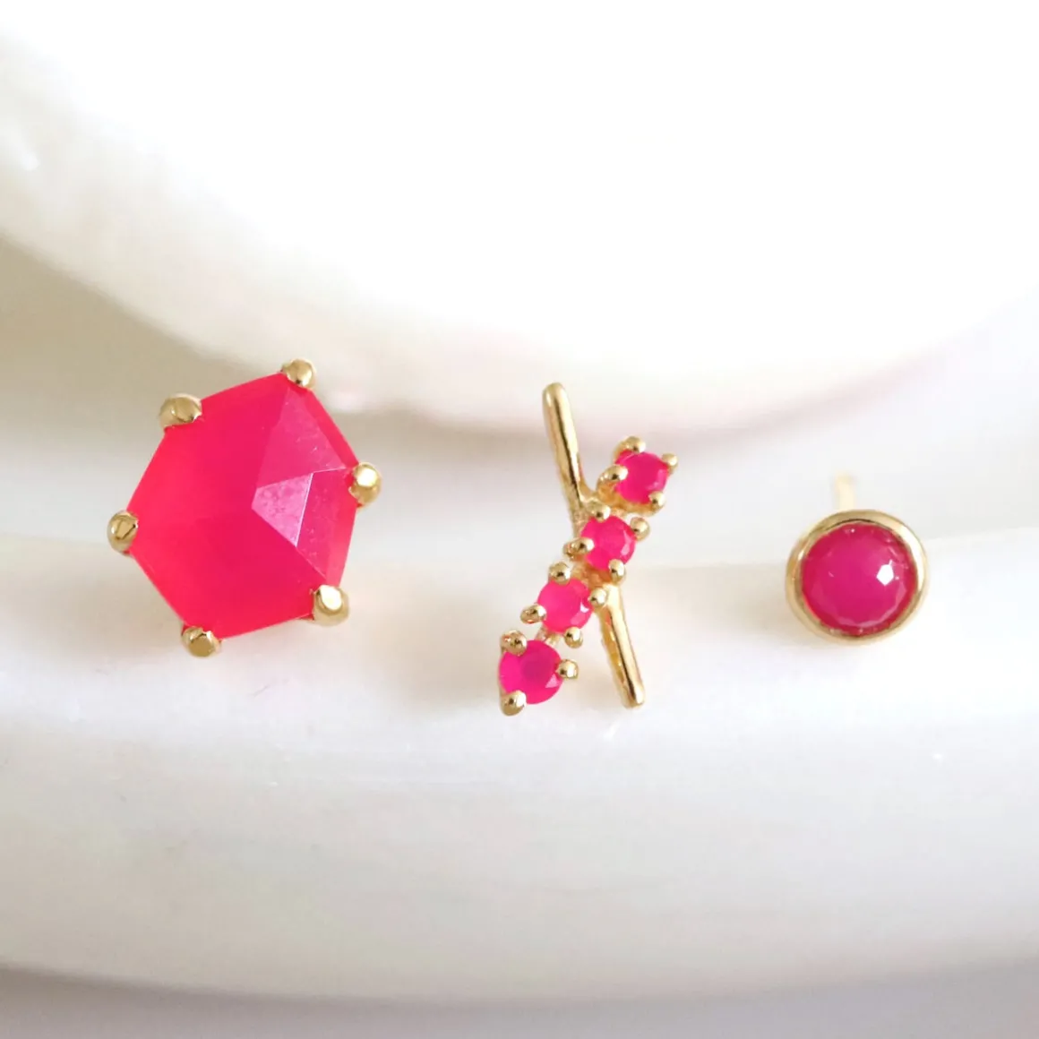 TINY PROTECT STUD EARRINGS - HOT PINK CHALCEDONY